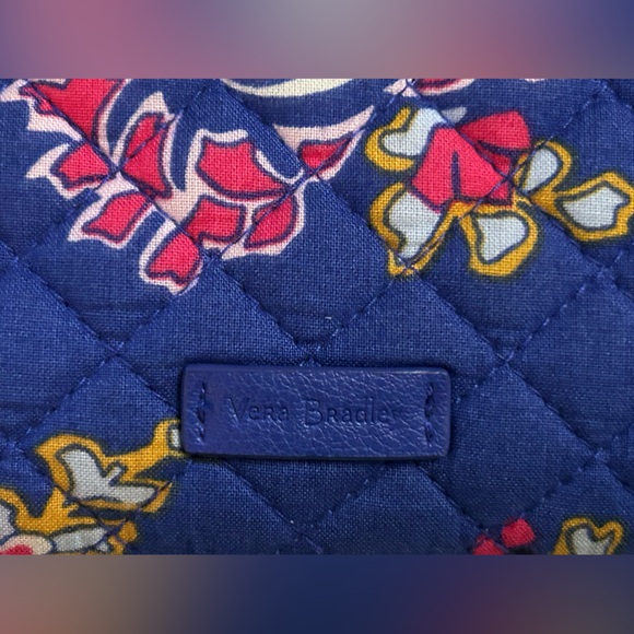 Vera Bradley wristlet/clutch bag. Excellent condition. - Picture 2 of 5